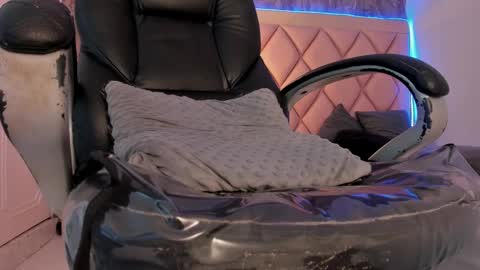 M E G A N online show from March 9, 2025, 1:04 am