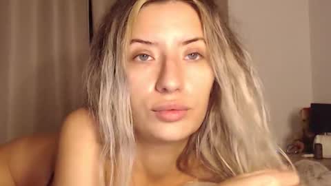 Megan Blazee  online show from November 4, 2025, 9:36 pm