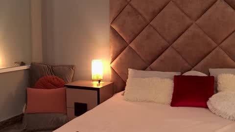 Megan Blazee  online show from November 28, 2025, 8:55 pm