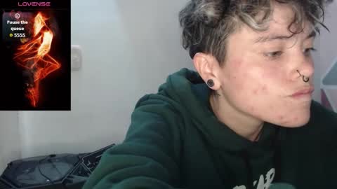 Megan and sophi online show from October 16, 2025, 12:11 am