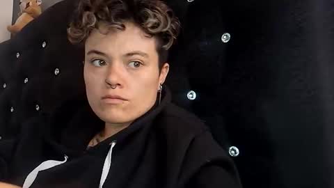 Megan and sophi online show from November 4, 2025, 3:33 pm