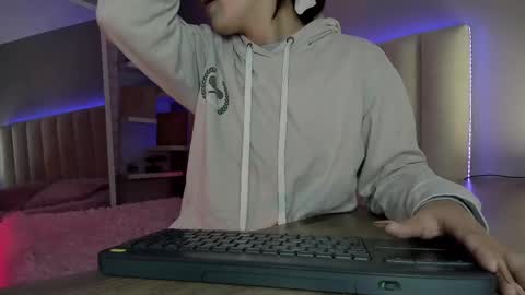 Snapshot of megan_moore__ chatting on March 2, 2025, 11:39 am online show from March 2, 2025, 11:39 am