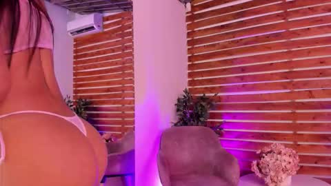 Snapshot of megan_raiin chatting on November 5, 2025, 9:20 am megan_raiin online show from November 5, 2025, 9:20 am