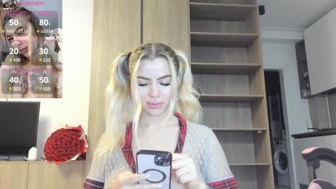 Snapshot of megan_ros_ chatting on January 26, 2025, 6:07 am Megan online show from January 26, 2025, 6:07 am