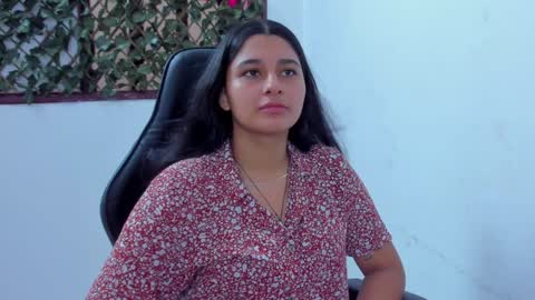 Snapshot of megan_whitte_01 chatting on December 8, 2024, 7:32 pm megan white 01  online show from December 8, 2024, 7:32 pm