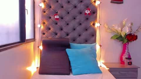 Snapshot of megan_whitte_01 chatting on December 9, 2024, 8:12 pm megan white 01  online show from December 9, 2024, 8:12 pm