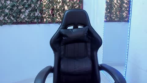 Snapshot of megan_whitte_01 chatting on January 15, 2025, 2:13 pm megan white 01  online show from January 15, 2025, 2:13 pm