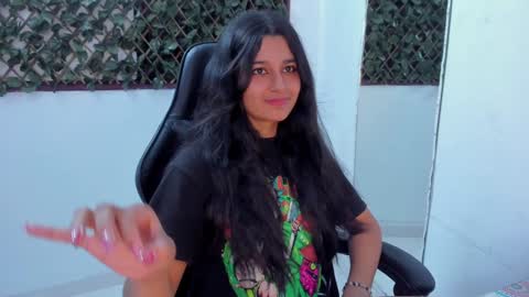 Snapshot of megan_whitte_01 chatting on January 27, 2025, 9:44 am megan white 01  online show from January 27, 2025, 9:44 am