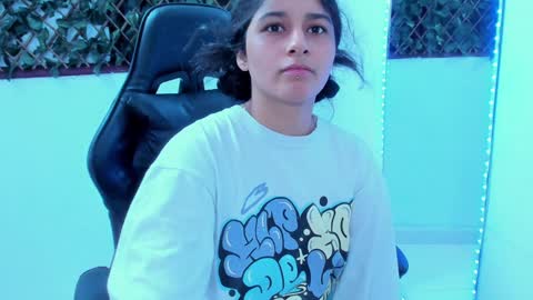 Snapshot of megan_whitte_01 chatting on February 6, 2025, 11:43 am megan white 01  online show from February 6, 2025, 11:43 am