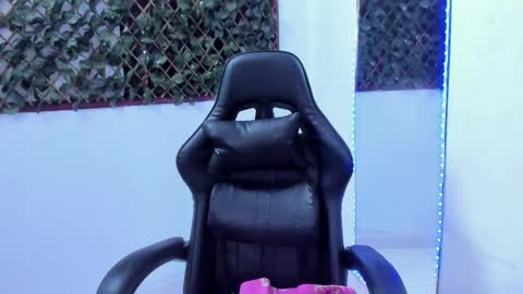 Snapshot of megan_whitte_01 chatting on February 15, 2025, 7:06 am megan white 01  online show from February 15, 2025, 7:06 am
