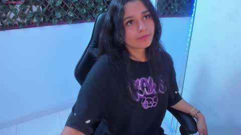 Snapshot of megan_whitte_01 chatting on March 5, 2025, 11:17 am megan white 01  online show from March 5, 2025, 11:17 am