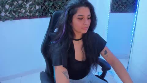 Snapshot of megan_whitte_01 chatting on March 11, 2025, 4:43 am megan white 01  online show from March 11, 2025, 4:43 am