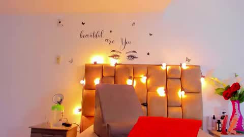 Snapshot of megan_whitte_01 chatting on September 12, 2025, 1:38 am megan white 01  online show from September 12, 2025, 1:38 am