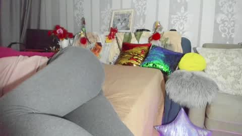 Nicki--------- Welcome to my Room online show from February 12, 2025, 6:51 pm