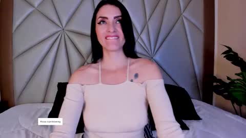 Megan Hofman online show from November 25, 2025, 3:28 am