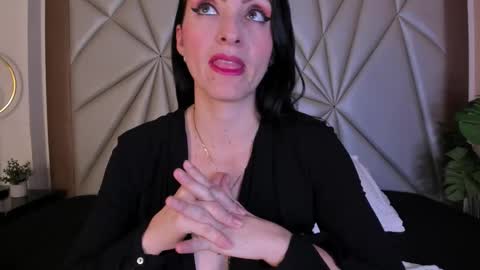 Megan Hofman online show from November 29, 2025, 3:42 am