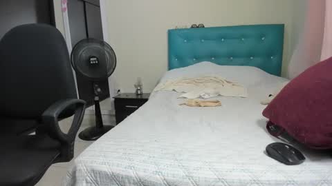 megan        online show from September 19, 2025, 7:47 pm