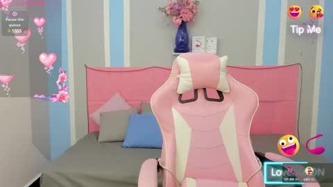 Snapshot of meganqueen2 chatting on February 19, 2025, 2:01 pm Megan Queen online show from February 19, 2025, 2:01 pm