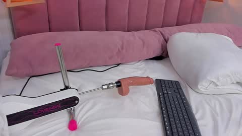 Megan  online show from January 4, 2025, 1:31 am