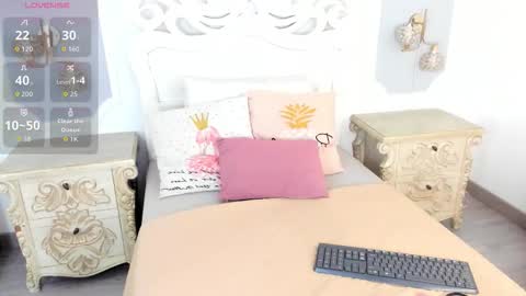 Snapshot of meganstar__ chatting on November 5, 2025, 12:27 pm Megan online show from November 5, 2025, 12:27 pm