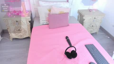 Snapshot of meganstar__ chatting on November 25, 2025, 11:54 am Megan online show from November 25, 2025, 11:54 am