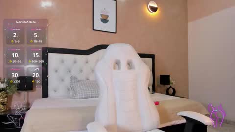 Meghan  online show from December 17, 2025, 2:01 pm