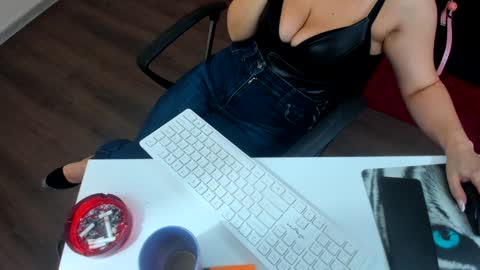 Miss Meghan or MM    online show from February 4, 2025, 2:21 pm