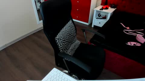 Miss Meghan or MM    online show from February 5, 2025, 11:44 am