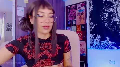 Snapshot of mel_dahlia chatting on October 1, 2025, 12:33 pm Melissa - - Please help me to reach 100 thumbs up online show from October 1, 2025, 12:33 pm