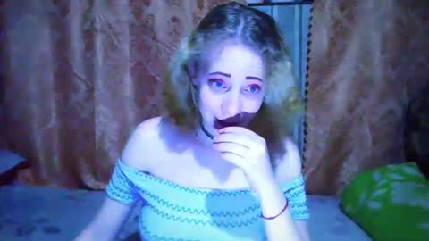 Snapshot of mel_mellie chatting on December 14, 2024, 8:08 pm Mel Mellie online show from December 14, 2024, 8:08 pm