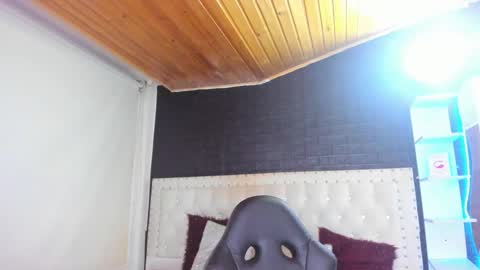 Snapshot of melanie_hh chatting on February 25, 2025, 7:20 am Melanie online show from February 25, 2025, 7:20 am