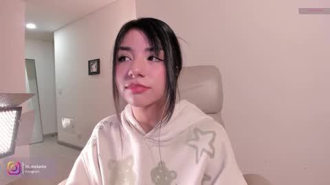 Melanie online show from November 12, 2025, 10:52 pm