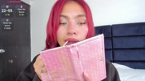 Melanie roux  online show from November 19, 2025, 12:27 pm