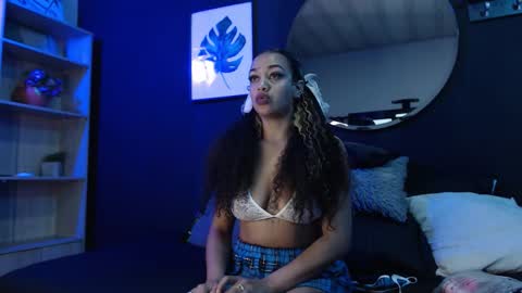 Snapshot of melaniegh_ chatting on October 24, 2025, 11:17 am Melanie  online show from October 24, 2025, 11:17 am