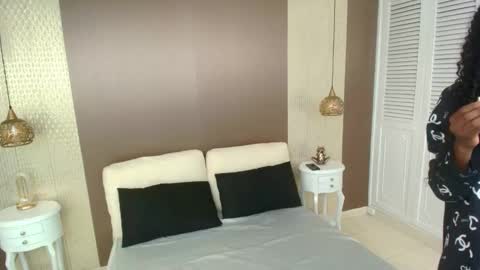 Melanie online show from November 6, 2025, 12:06 pm