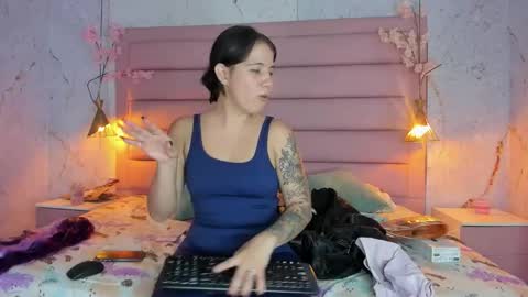 Snapshot of melanieroux chatting on October 24, 2025, 7:32 pm Melanie Roux online show from October 24, 2025, 7:32 pm