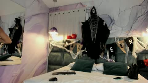 Snapshot of melanieroux chatting on October 29, 2025, 11:34 am Melanie Roux online show from October 29, 2025, 11:34 am