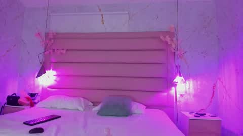 Snapshot of melanieroux chatting on November 29, 2025, 8:12 pm Melanie Roux online show from November 29, 2025, 8:12 pm