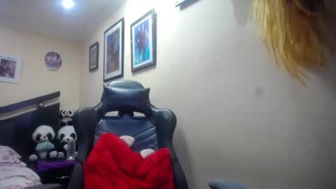 Snapshot of melany_isabella chatting on February 3, 2025, 4:46 am melany online show from February 3, 2025, 4:46 am