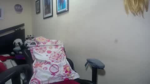 Snapshot of melany_isabella chatting on February 19, 2025, 7:16 pm melany online show from February 19, 2025, 7:16 pm