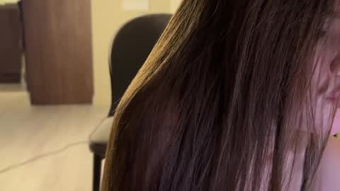 Snapshot of melanybunny chatting on December 6, 2024, 6:50 pm Adel online show from December 6, 2024, 6:50 pm