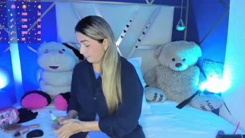 Snapshot of melanyvega_ chatting on March 6, 2025, 12:09 pm Melany online show from March 6, 2025, 12:09 pm