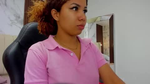 M E L I N A  online show from November 15, 2025, 12:23 pm