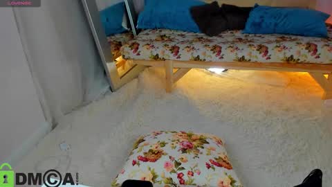 melisa_violet online show from December 4, 2025, 1:15 am