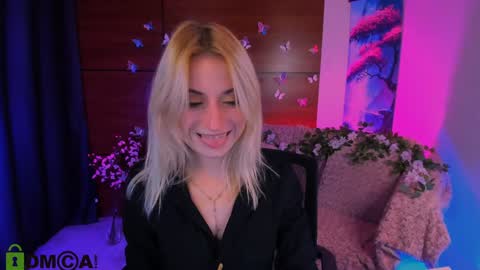Snapshot of melisa_white1 chatting on December 17, 2024, 9:27 pm Melisa online show from December 17, 2024, 9:27 pm