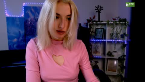Snapshot of melisa_white1 chatting on January 21, 2025, 8:43 pm Melisa online show from January 21, 2025, 8:43 pm