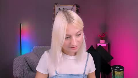 Snapshot of melisa_white1 chatting on September 10, 2025, 7:14 pm Melisa online show from September 10, 2025, 7:14 pm