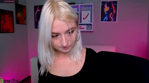 Snapshot of melisa_white1 chatting on October 19, 2025, 7:14 pm Melisa online show from October 19, 2025, 7:14 pm