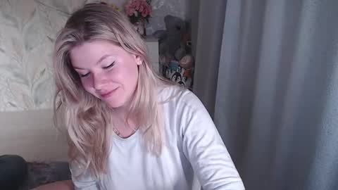 Melissa  Ray online show from October 25, 2025, 7:52 pm