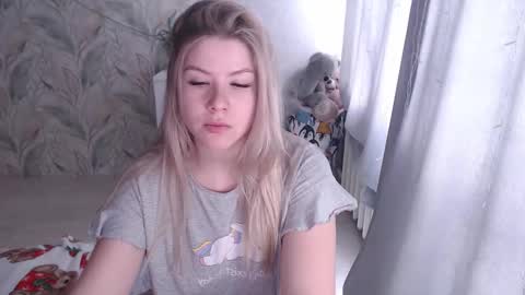 Melissa  Ray online show from December 15, 2025, 7:45 am